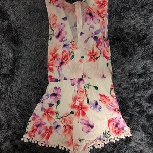 Cute flower romper!